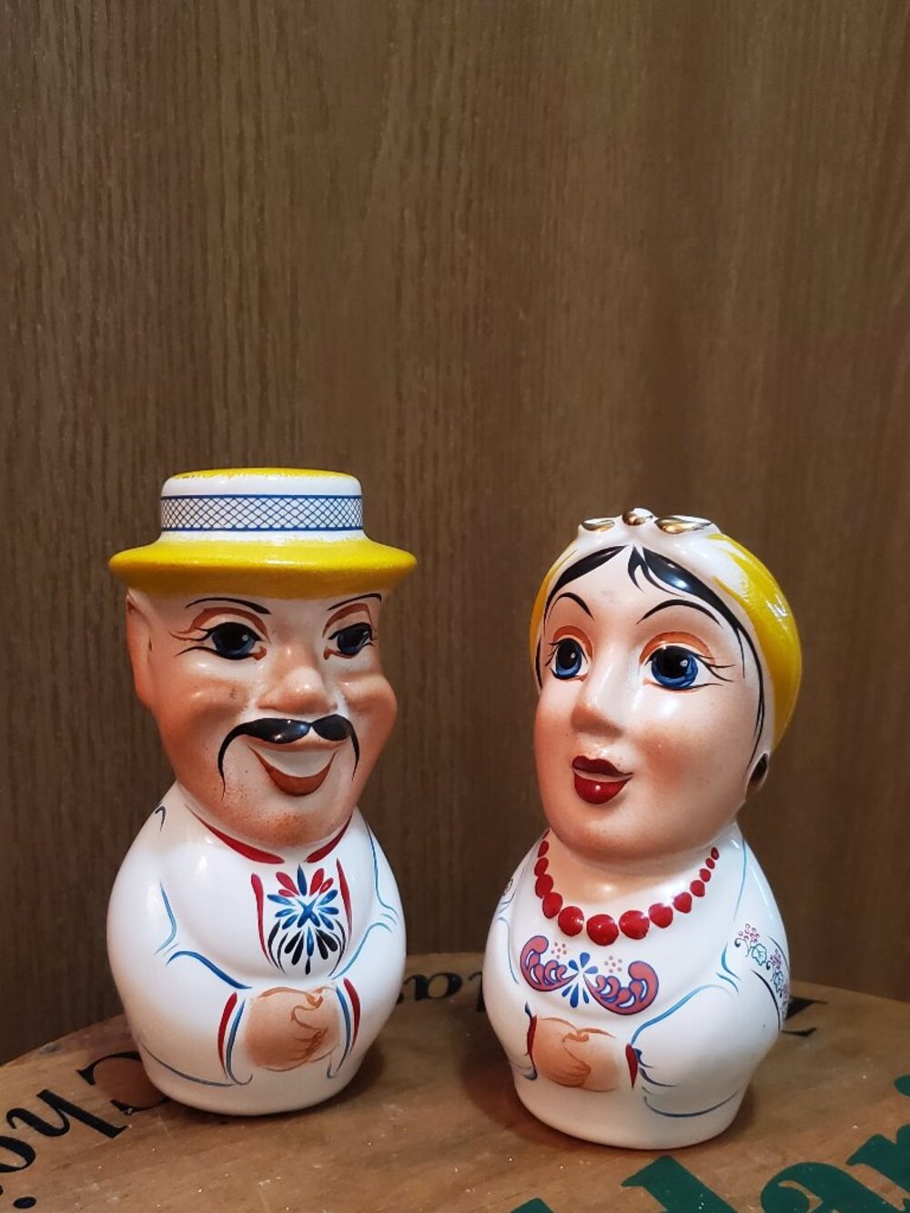 Folk art salt and pepper shaker kitschy